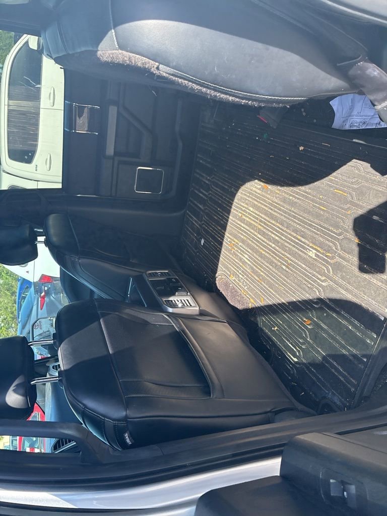 Used 2017 Ford F150 Platinum w/ Equipment Group 701A Luxury AWD/4WD image 6