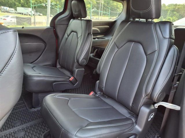 New 2025 Chrysler Voyager LX FWD image 7