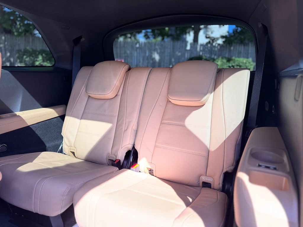 Used 2026 Mercedes-Benz GLS 580 4MATIC image 25