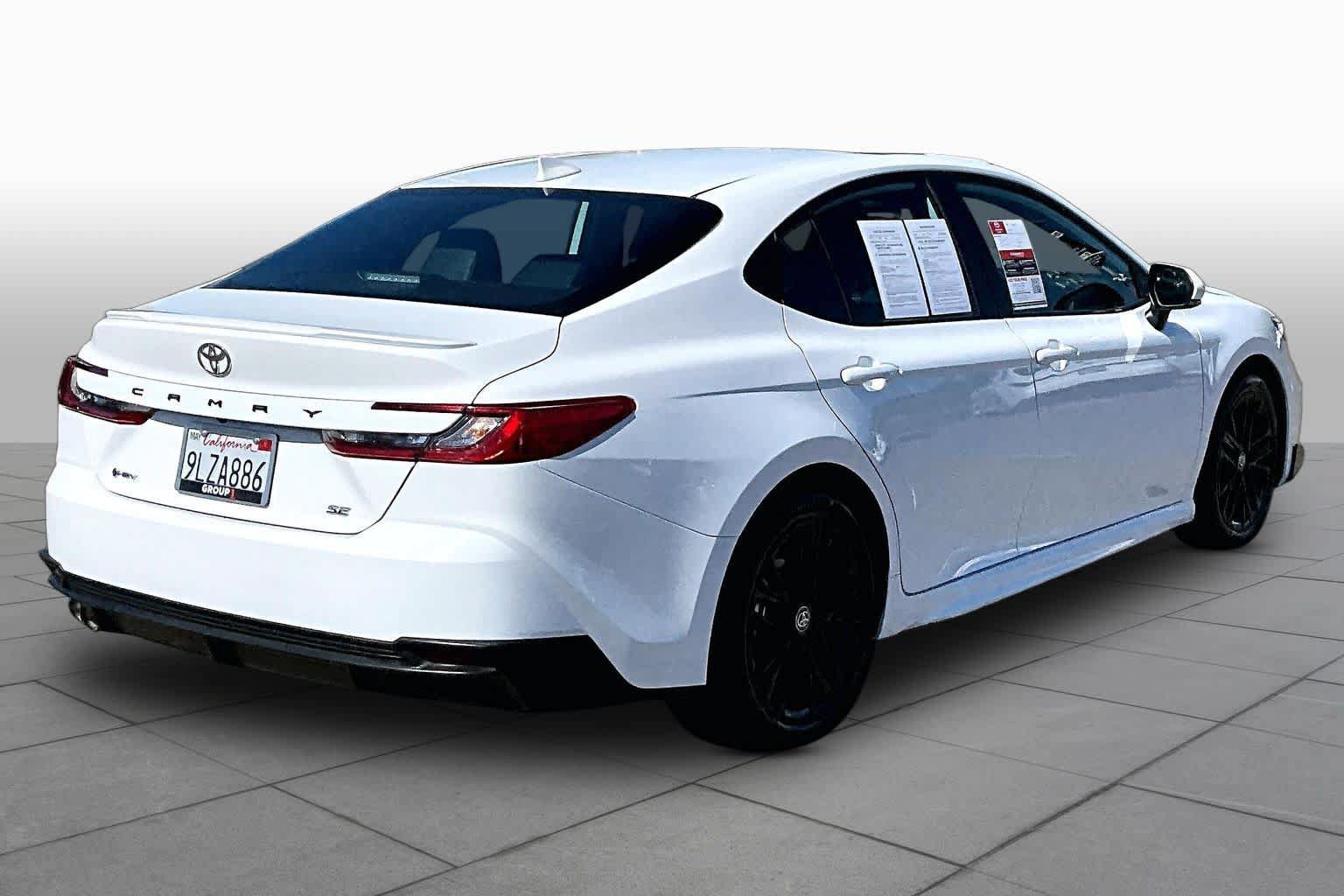 Used 2025 Toyota Camry SE FWD image 12