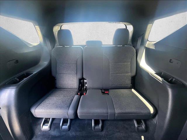 Used 2025 Chevrolet Traverse LT FWD image 30