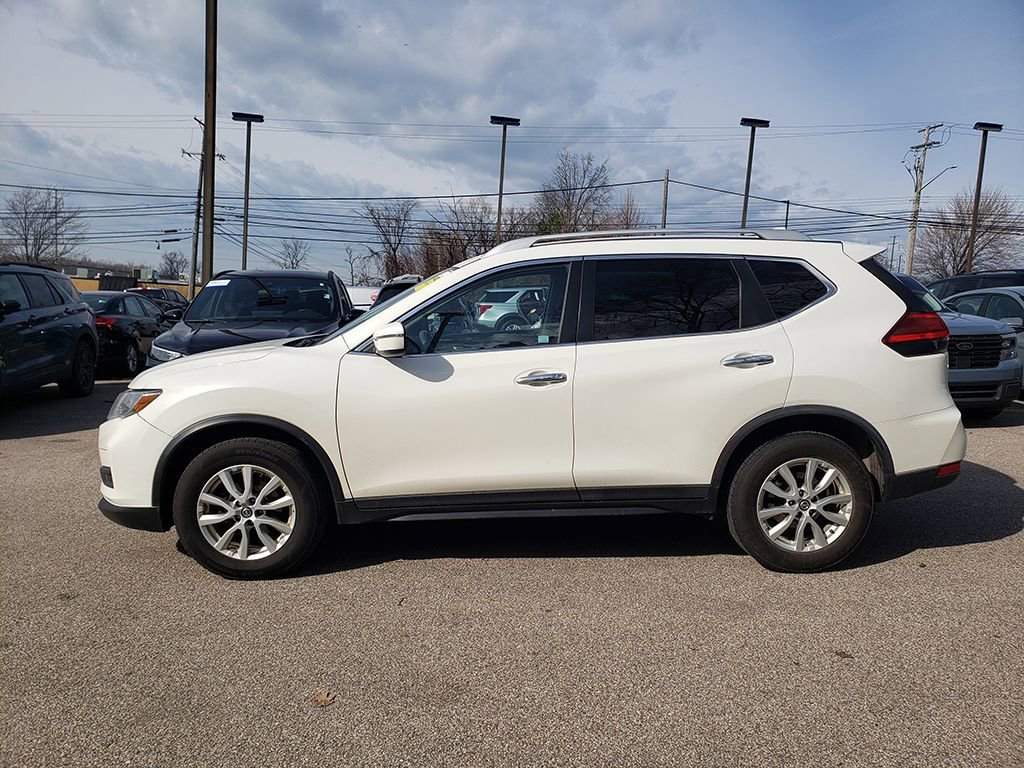 Used 2017 Nissan Rogue SV image 5