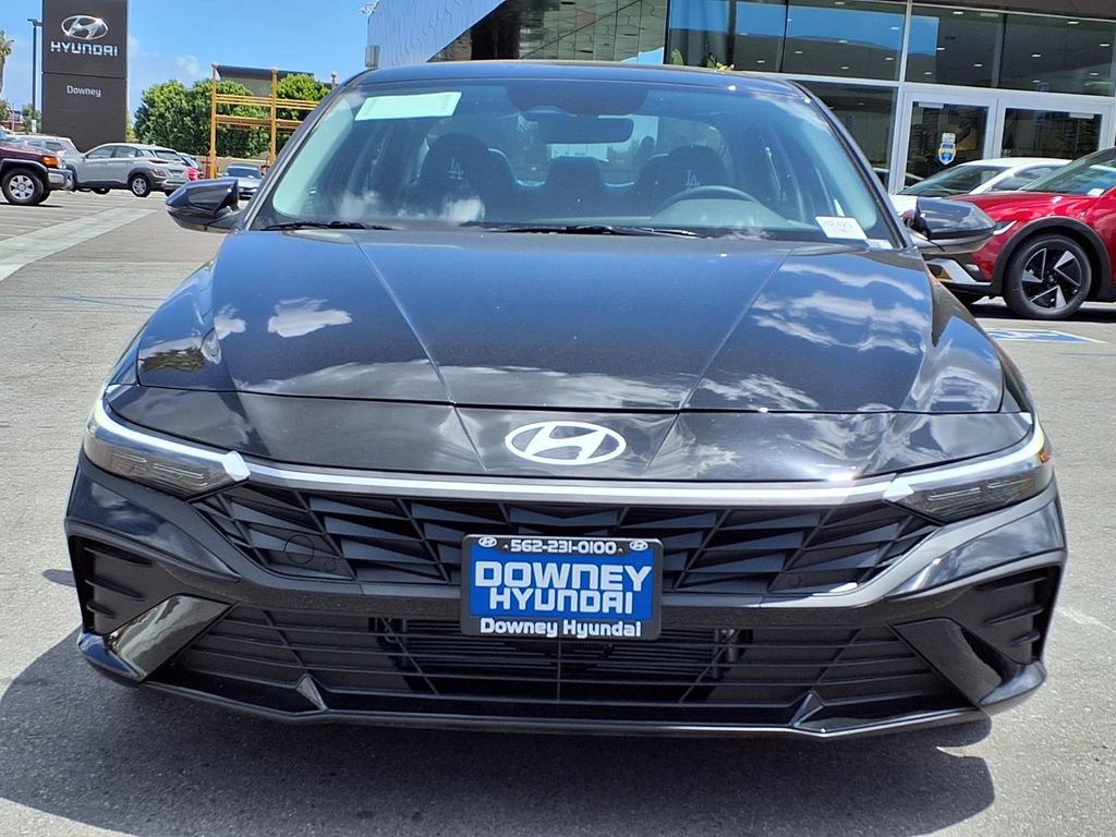 New 2026 Hyundai Elantra Hybrid FWD image 2