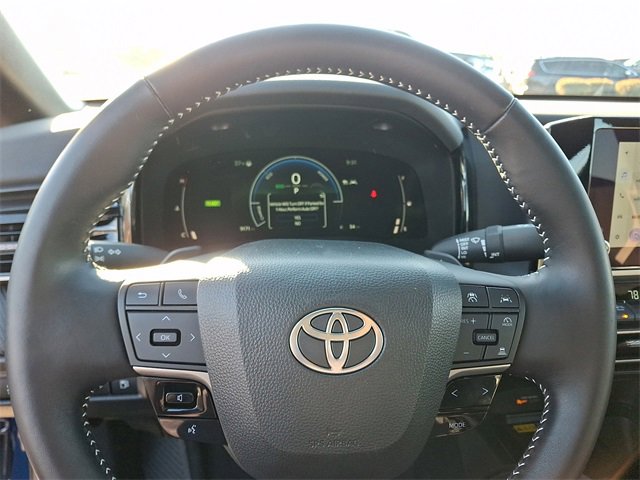 Used 2025 Toyota Camry SE image 18