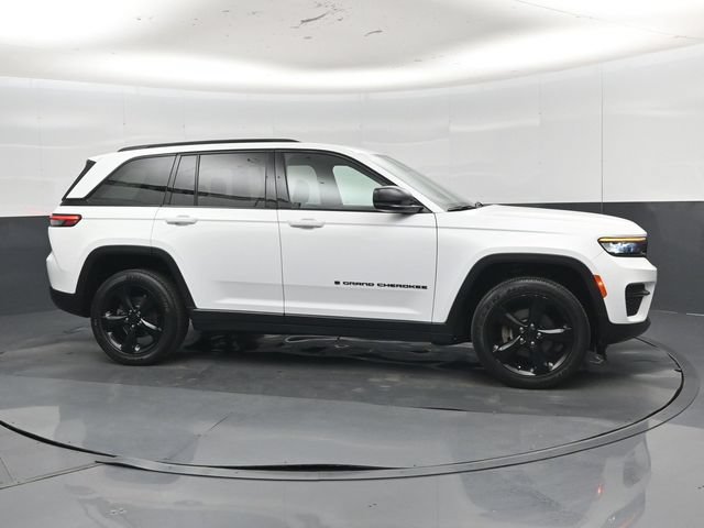 Used 2024 Jeep Grand Cherokee Altitude AWD/4WD image 34
