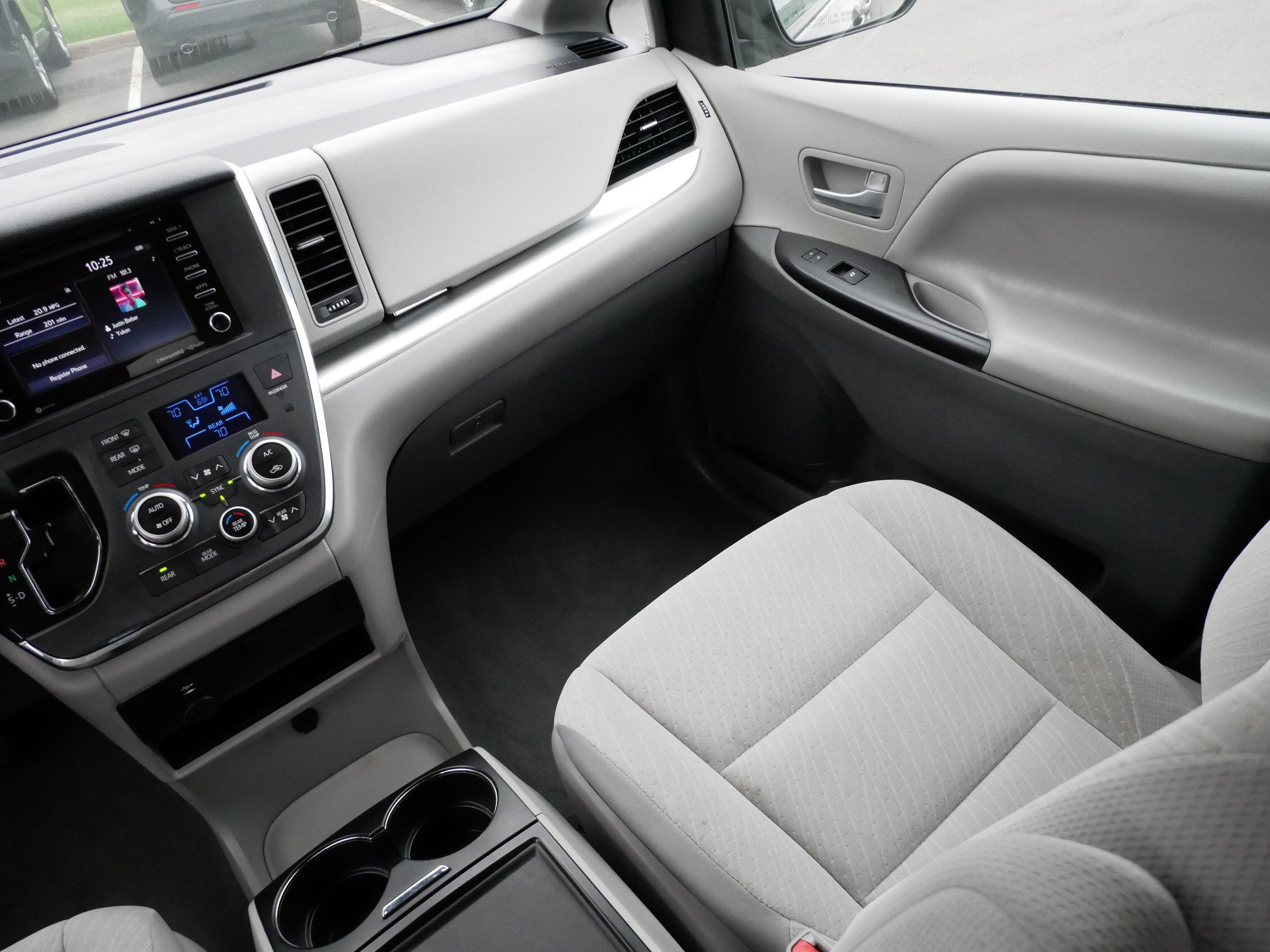 Used 2019 Toyota Sienna LE FWD image 11