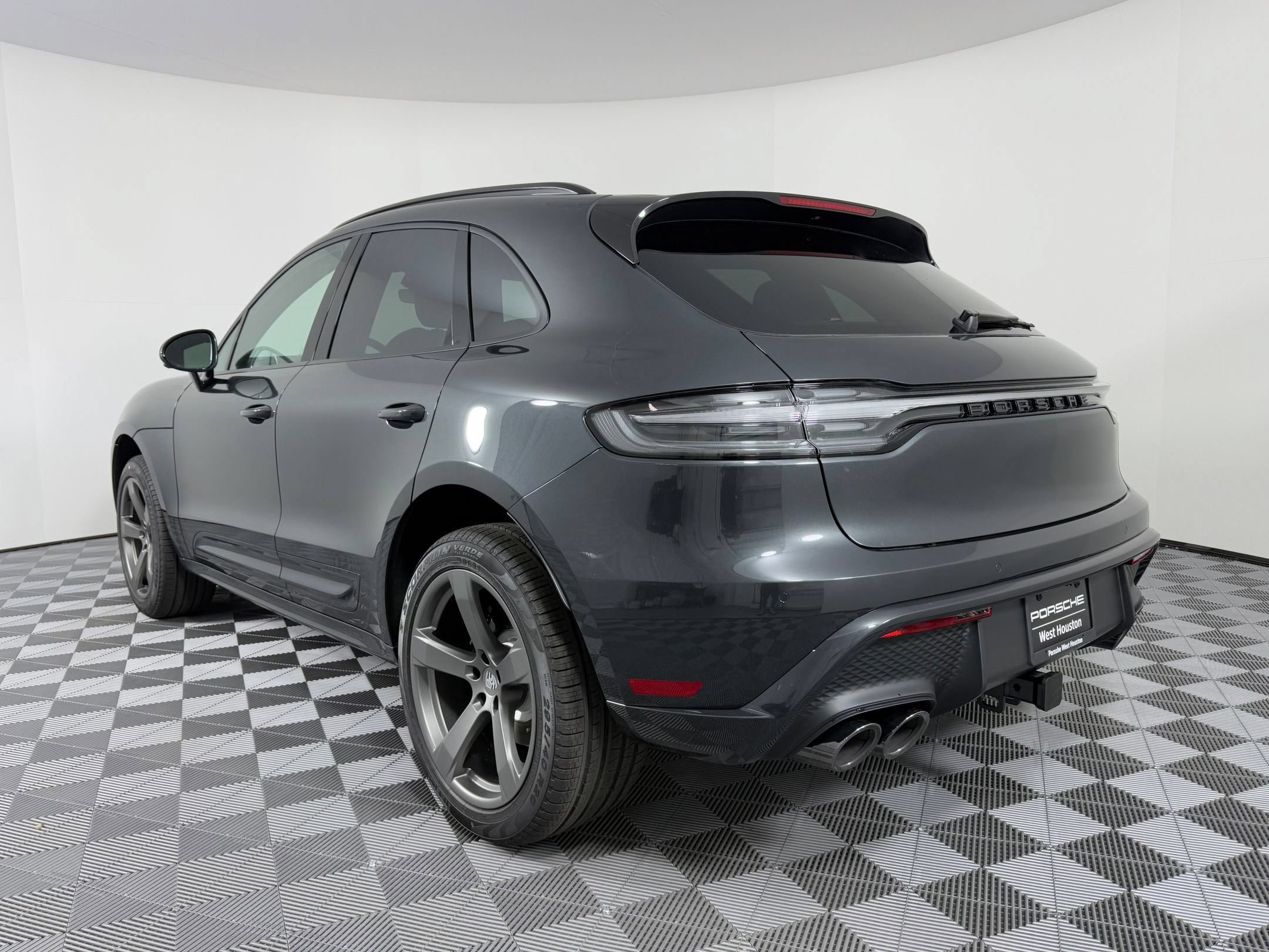 Certified 2026 Porsche Macan AWD/4WD image 3