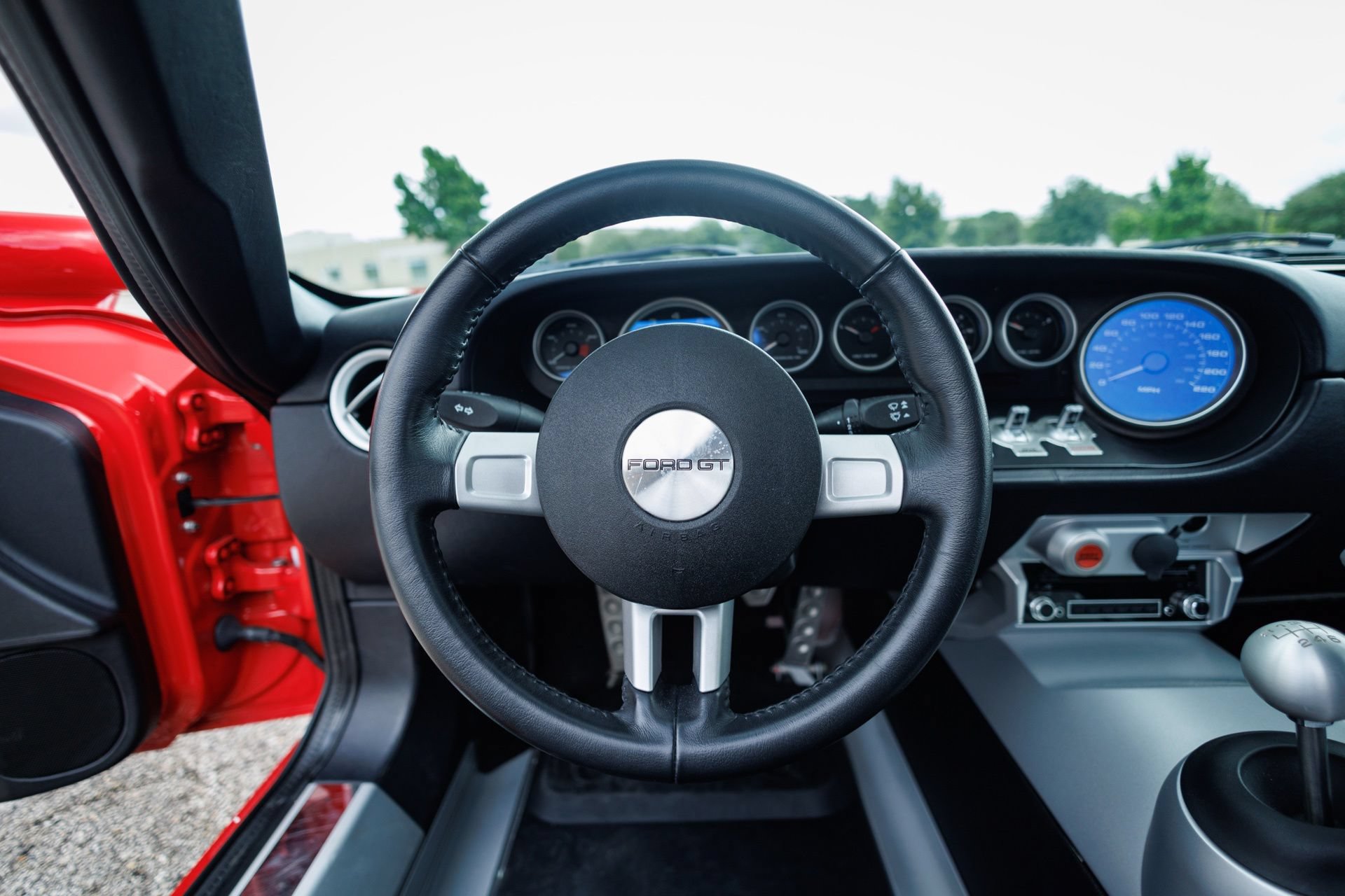 Used 2005 Ford GT RWD image 36