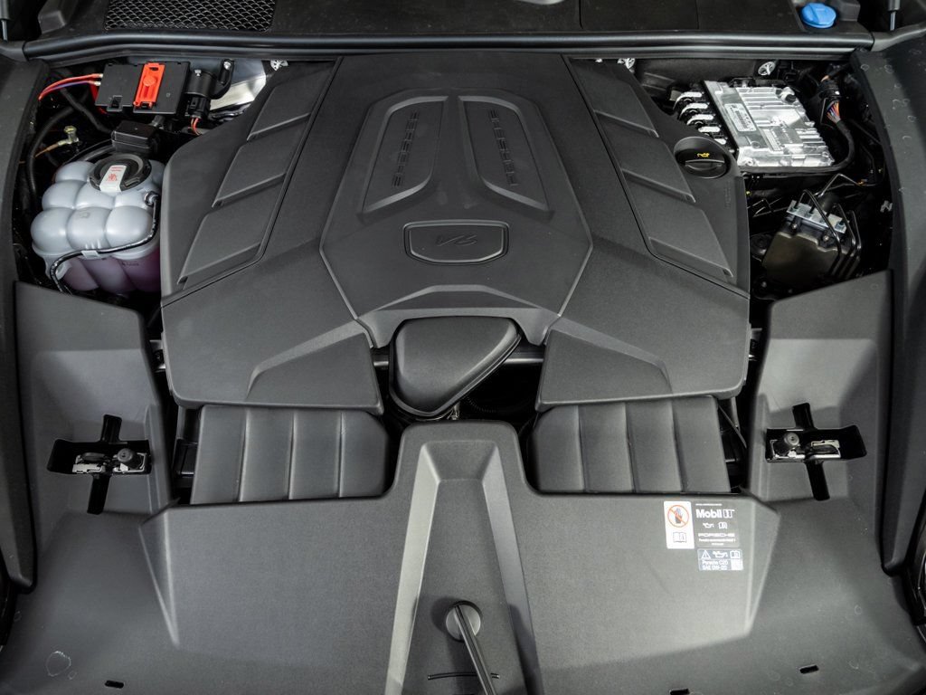 Certified 2026 Porsche Cayenne Coupe AWD/4WD image 36