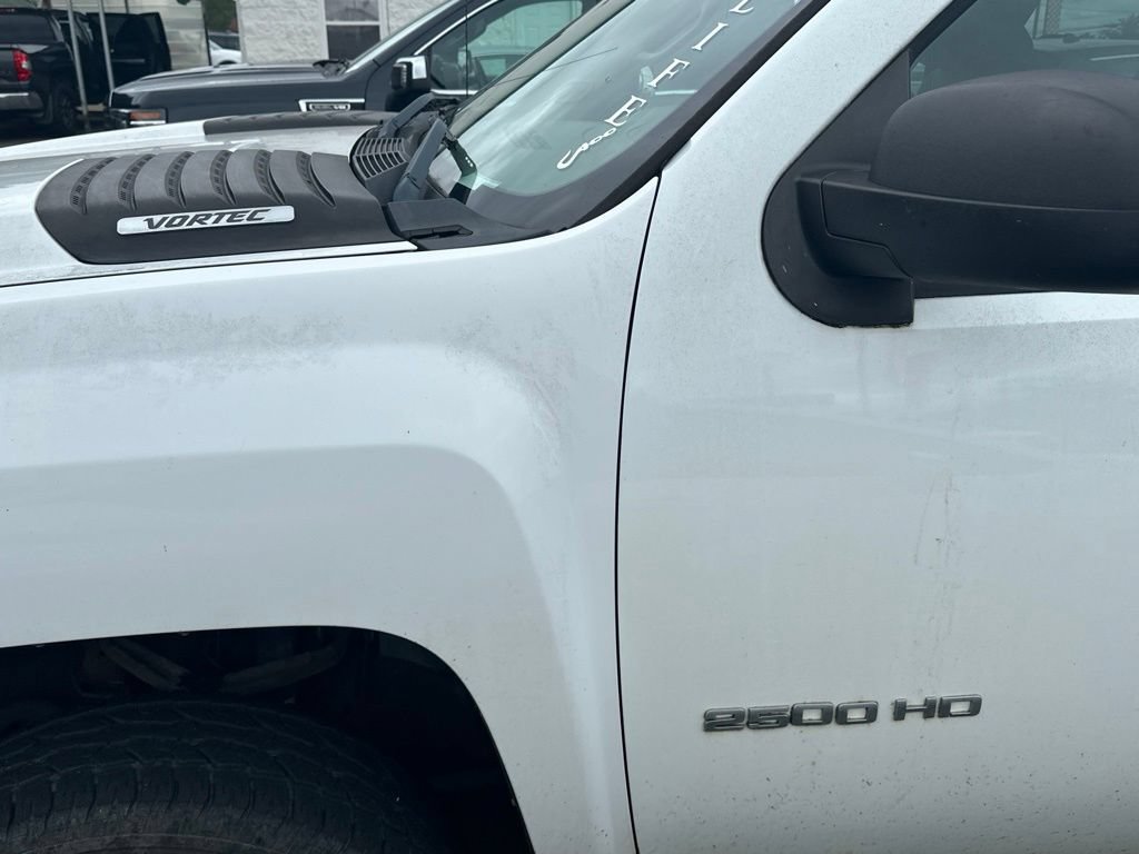 Used 2013 Chevrolet Silverado 2500 W/T AWD/4WD image 3