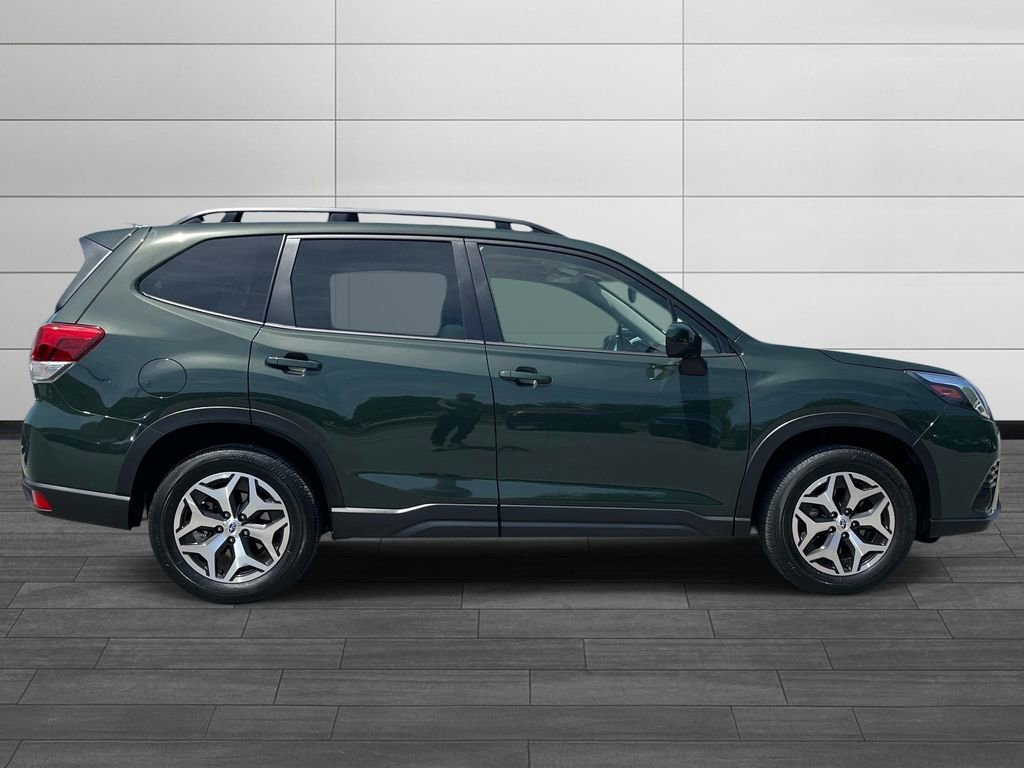 Used 2023 Subaru Forester Premium AWD/4WD image 2