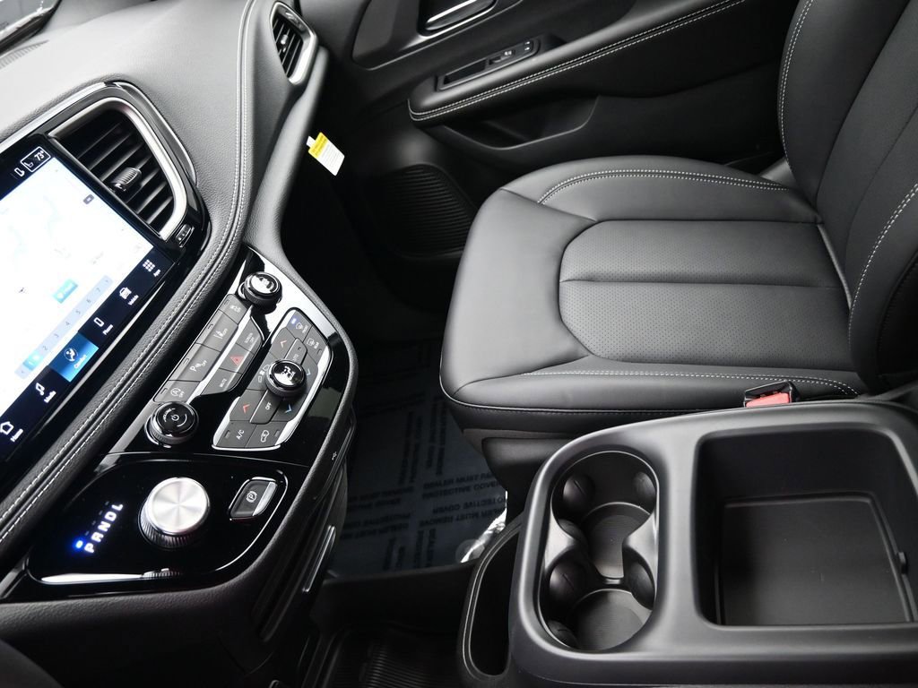 New 2026 Chrysler Pacifica Select image 16