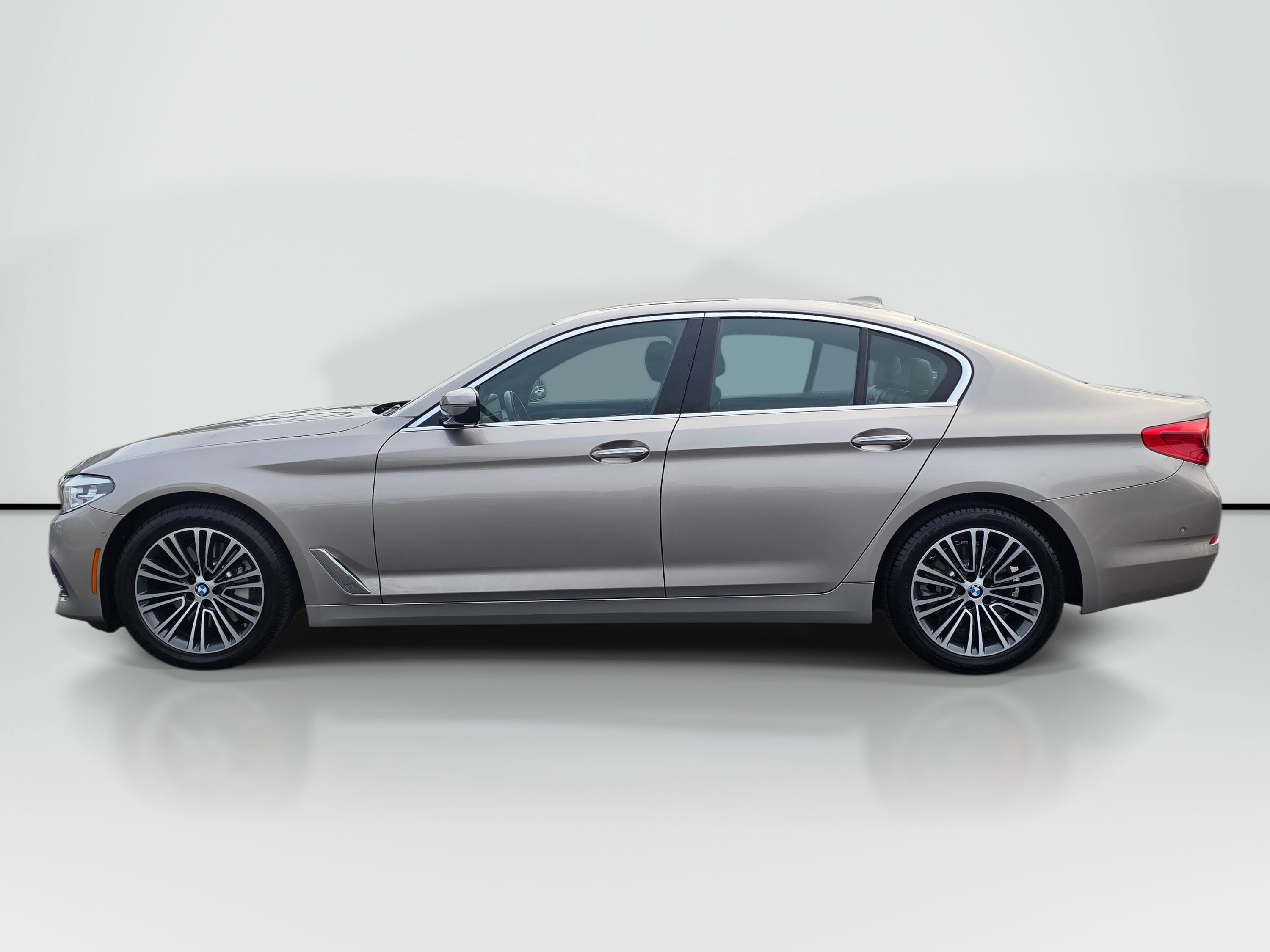 Used 2017 BMW 530i RWD image 2