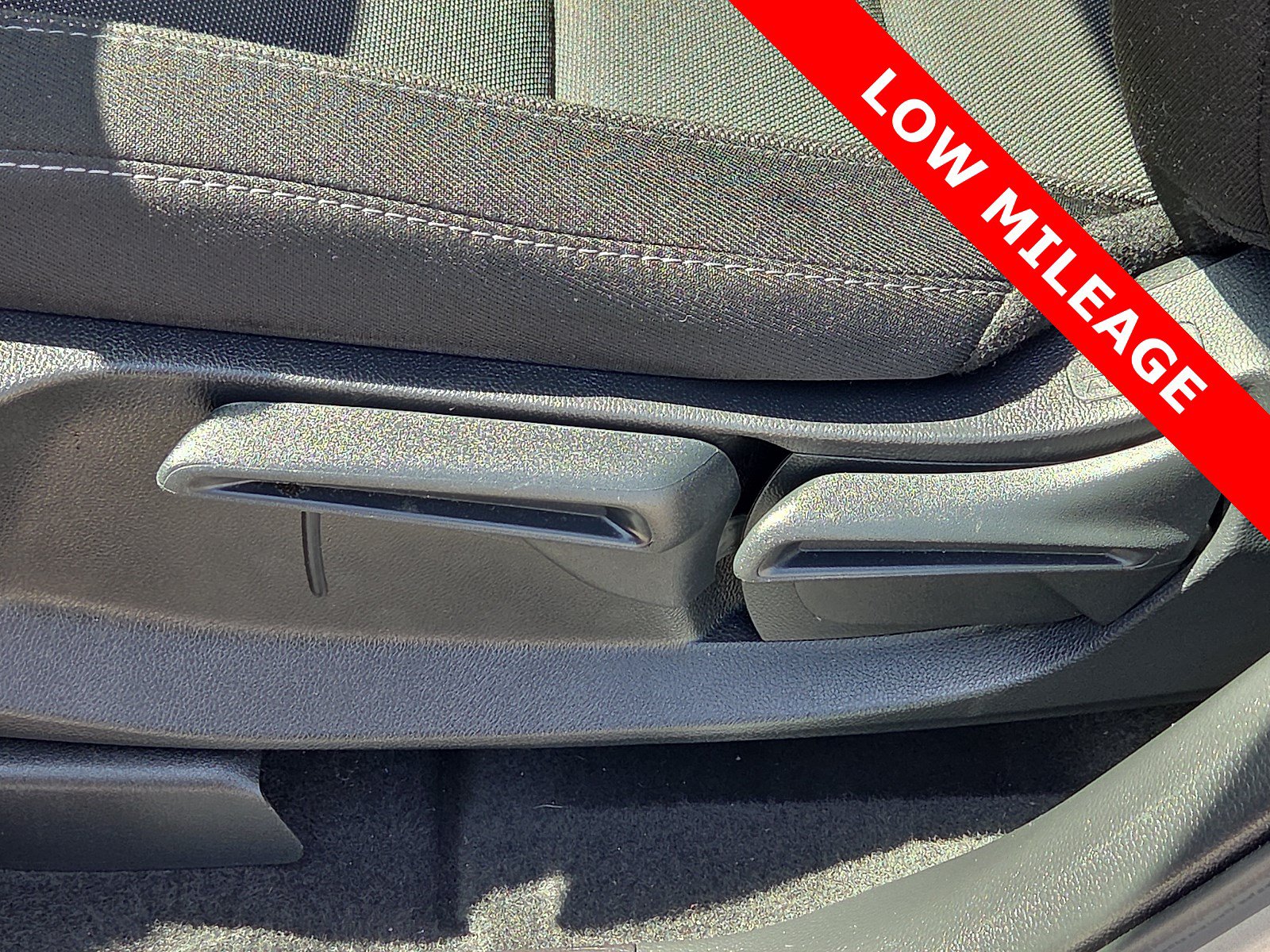 Used 2025 Honda CR-V LX image 14