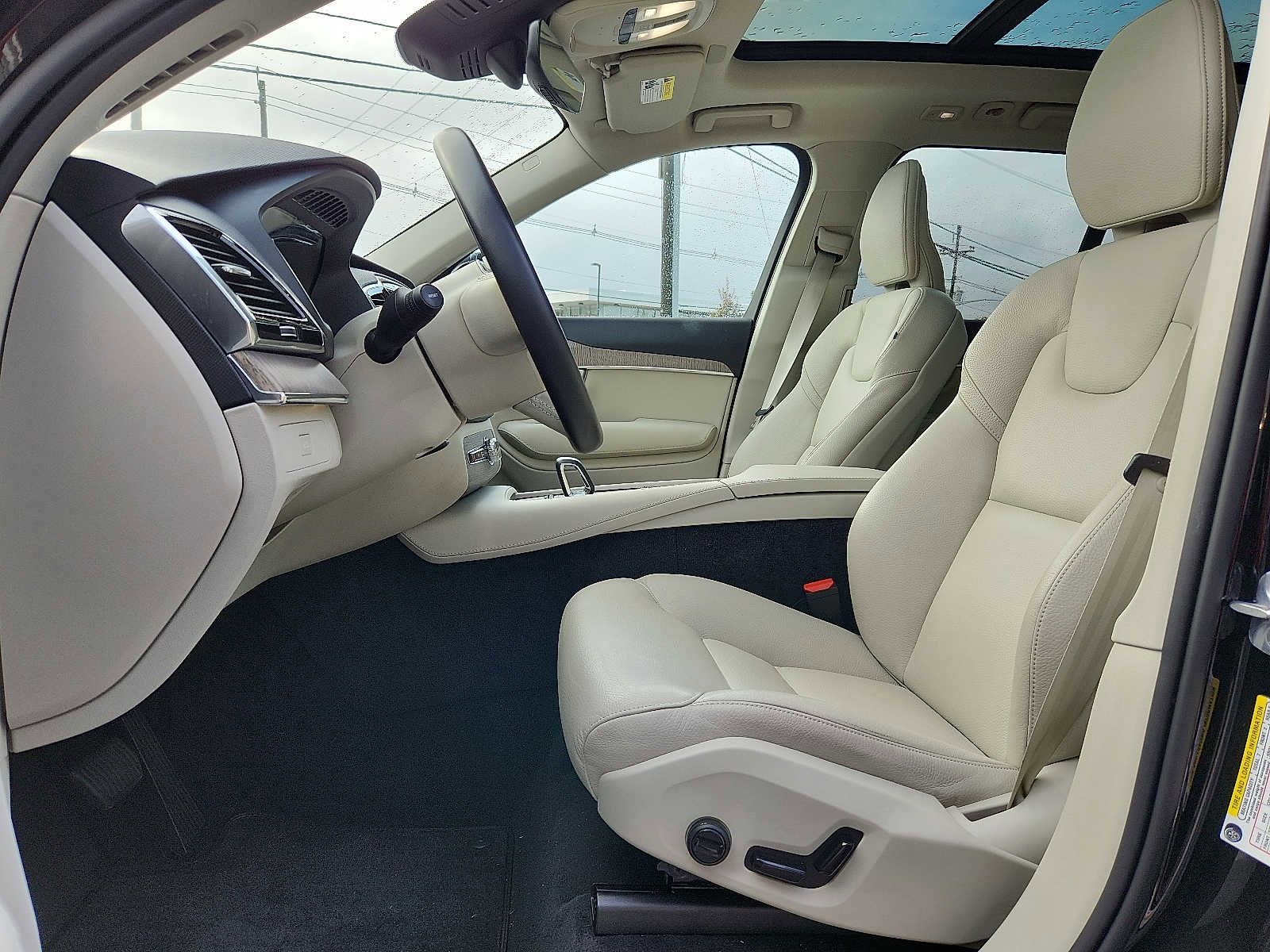 Certified 2024 Volvo XC90 B5 Plus w/ Protection Package Premier image 13