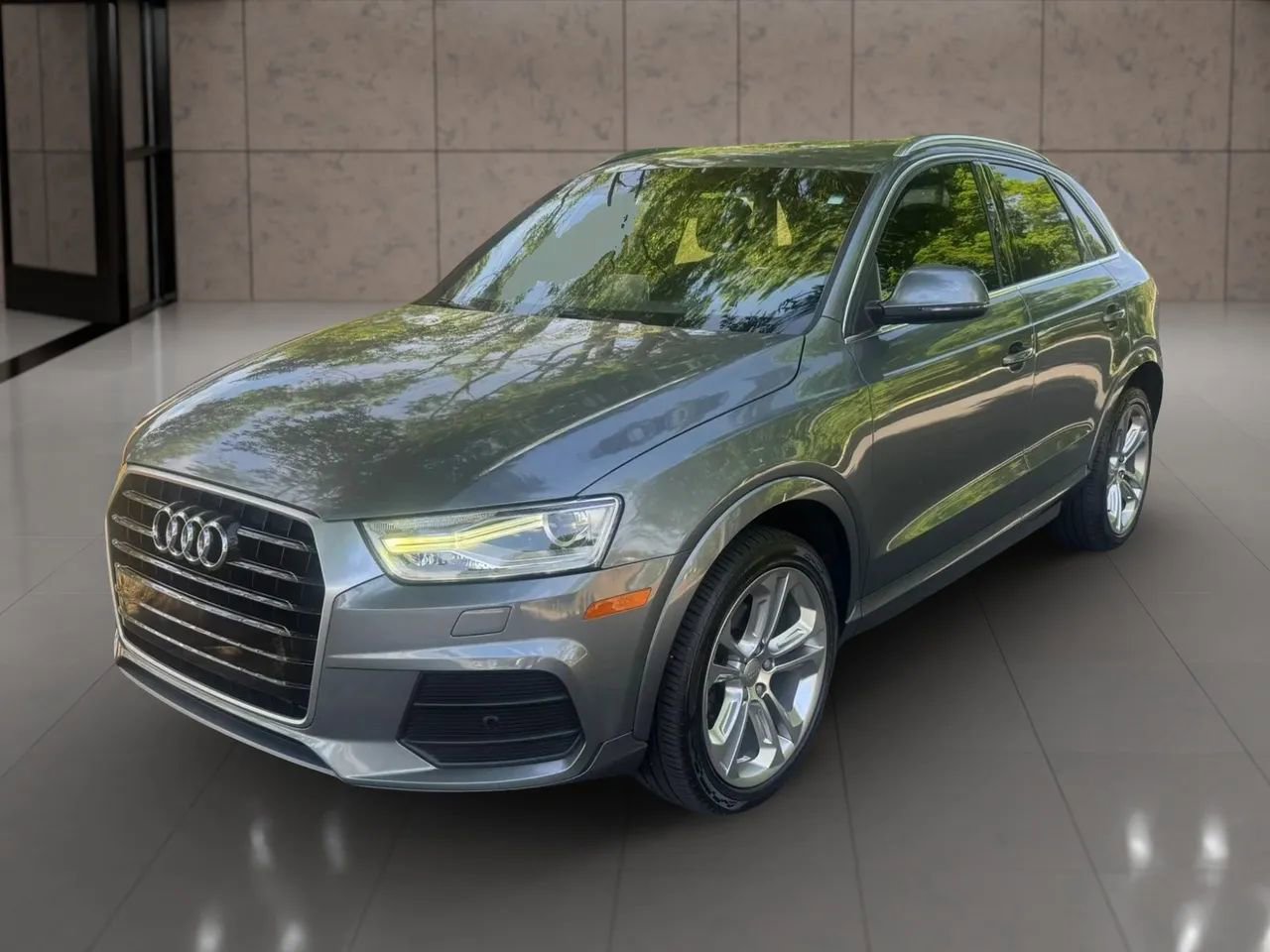 Used 2017 Audi Q3 2.0T Premium Plus w/ Premium Plus Package FWD image 2