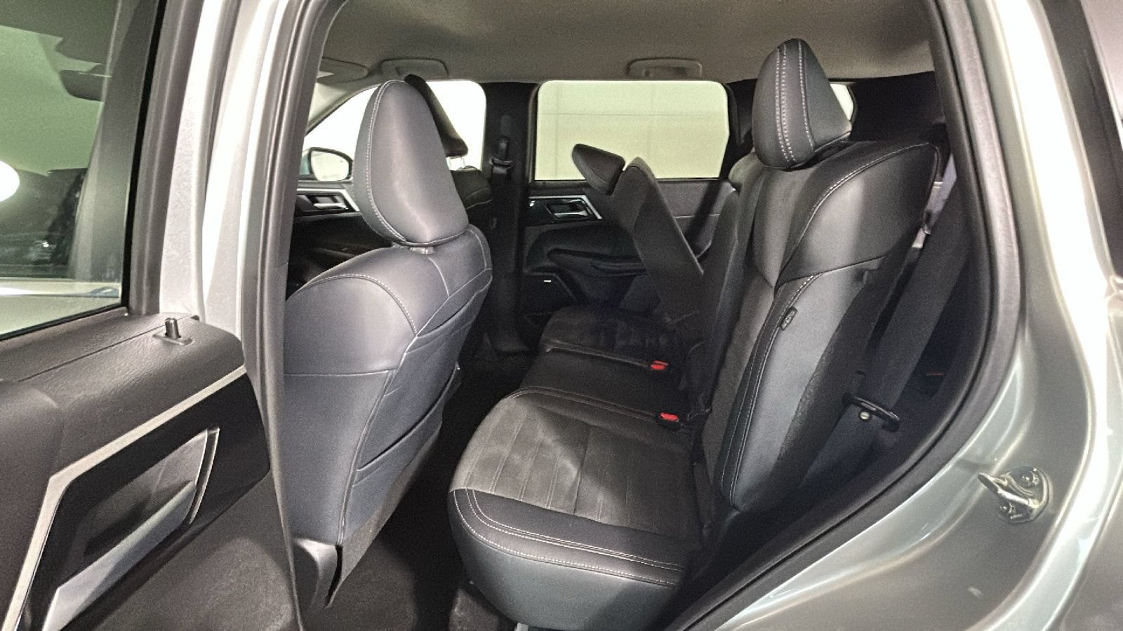 Used 2025 Mitsubishi Outlander SE AWD/4WD image 30