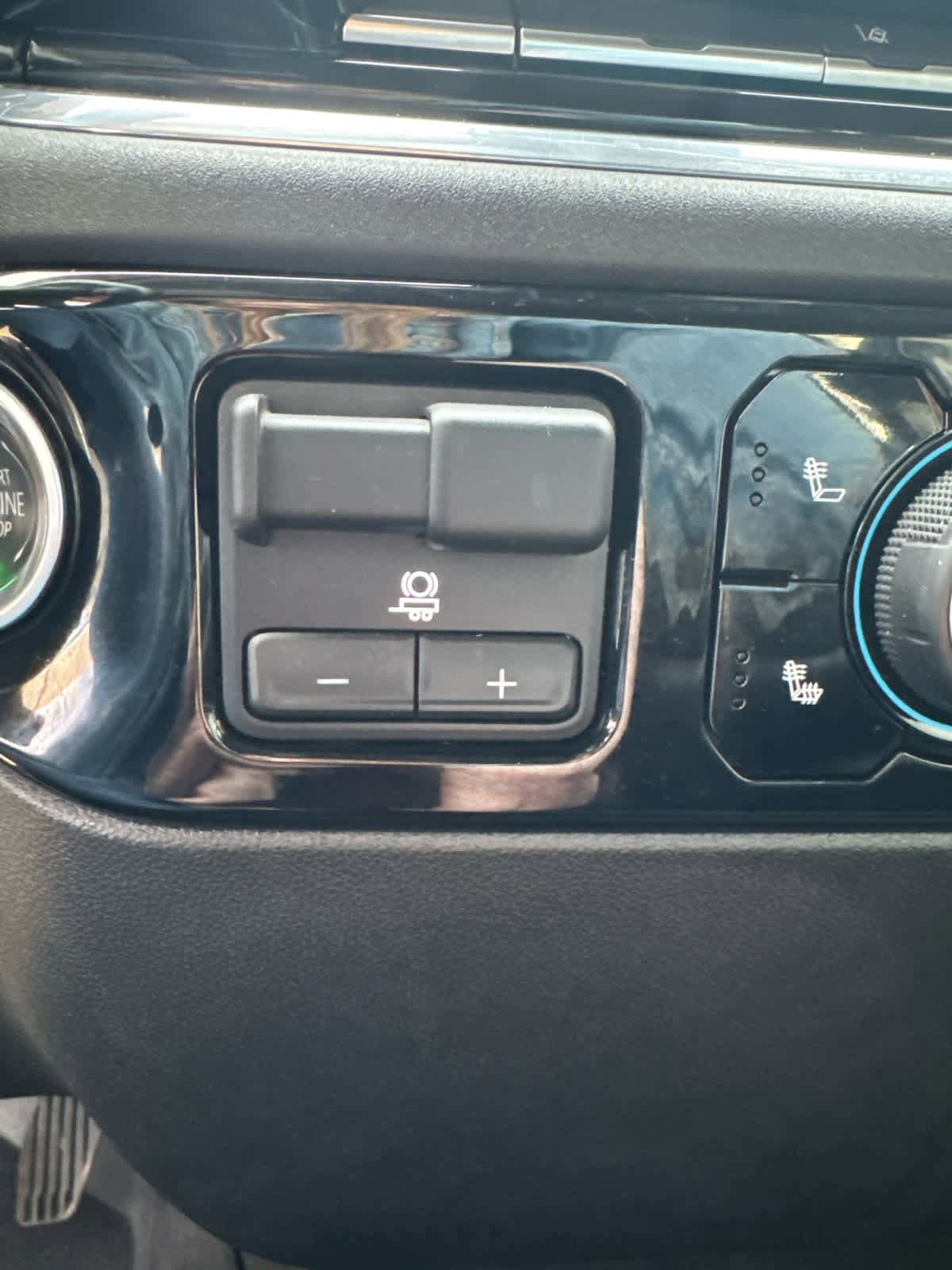 Used 2024 Chevrolet Silverado 2500 LT w/ Convenience Package image 18