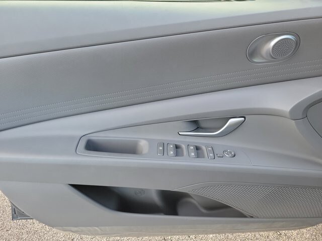 Used 2024 Hyundai Elantra Blue FWD image 19