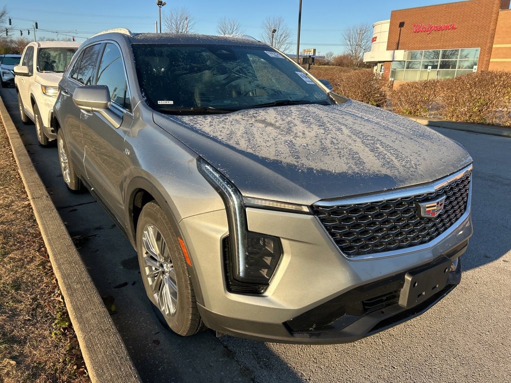 Used 2024 Cadillac XT4 Premium Luxury image 3