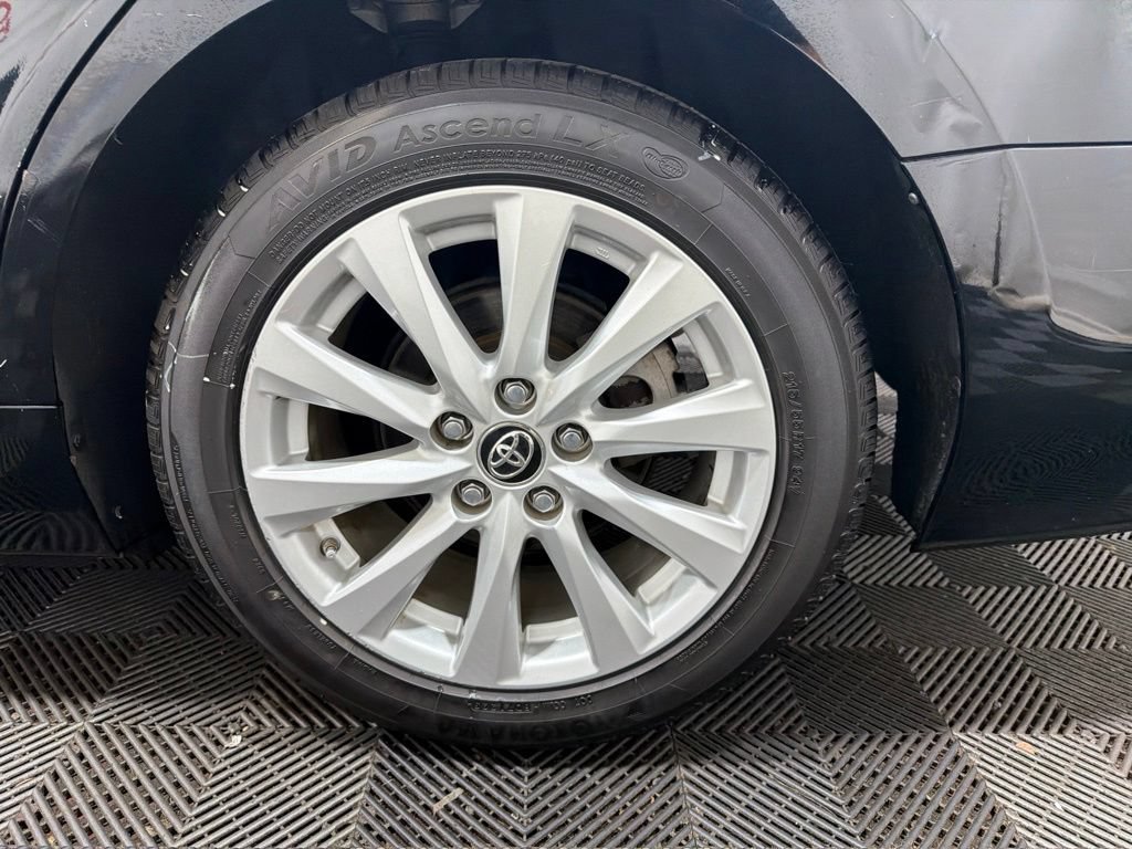 Used 2018 Toyota Camry LE w/ Convenience Package FWD image 32