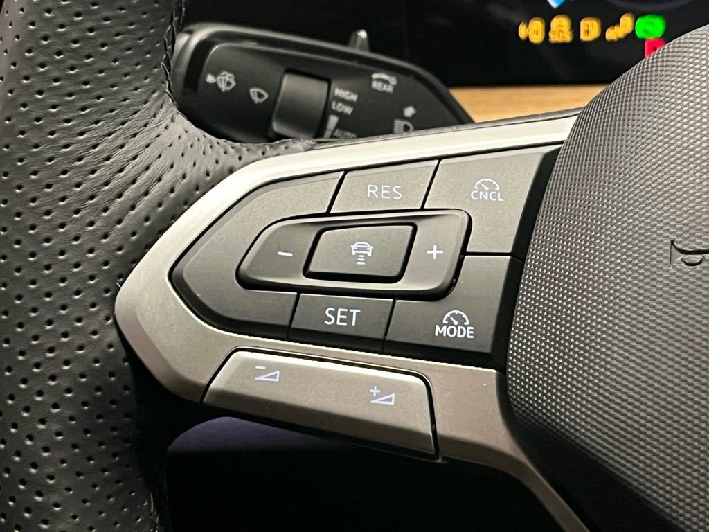 New 2026 Volkswagen Tiguan SEL R-Line image 28