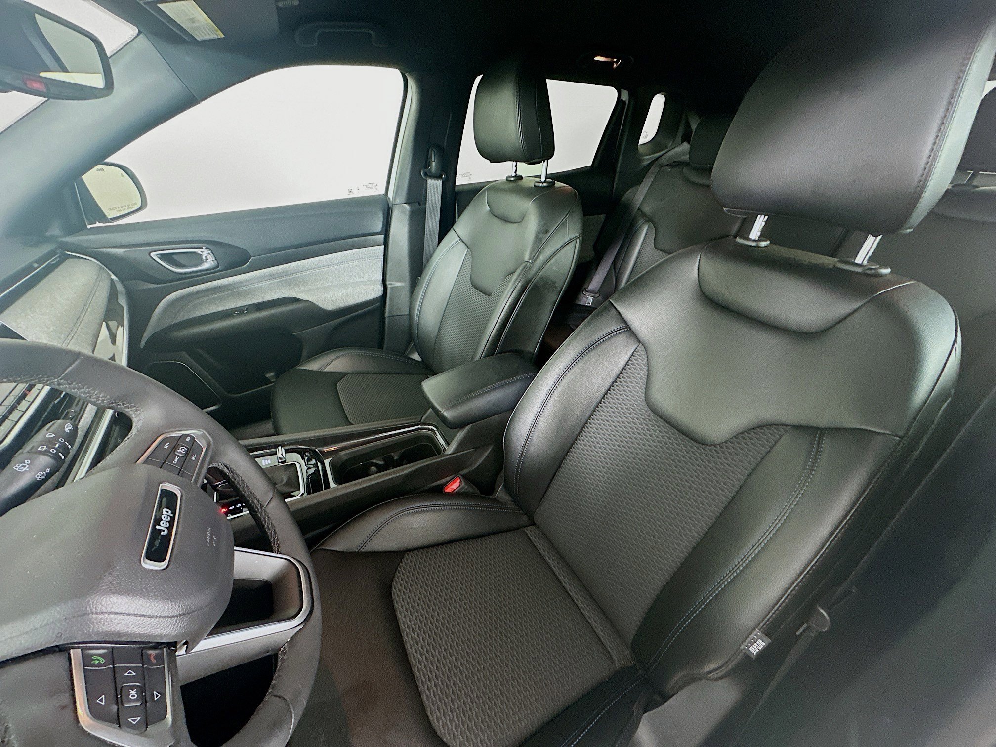 Certified 2025 Jeep Compass Latitude image 26