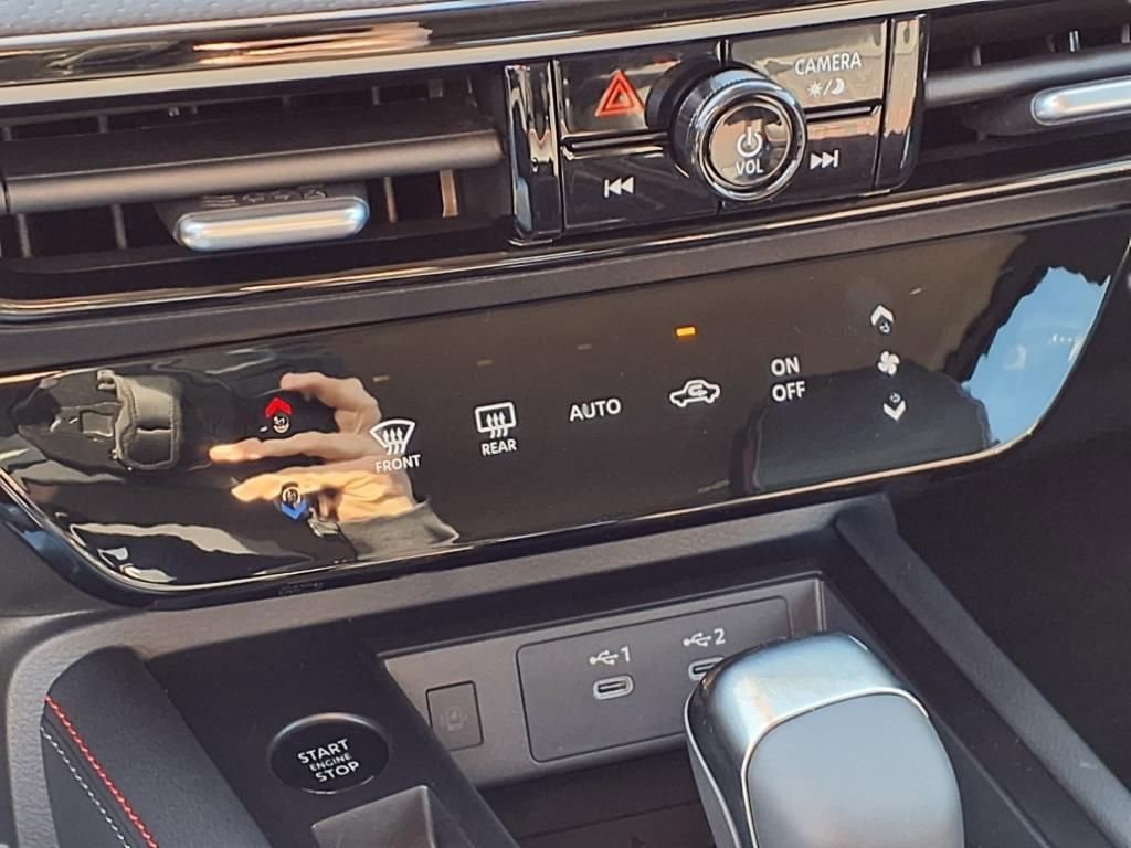 Certified 2025 Nissan Kicks SR image 12