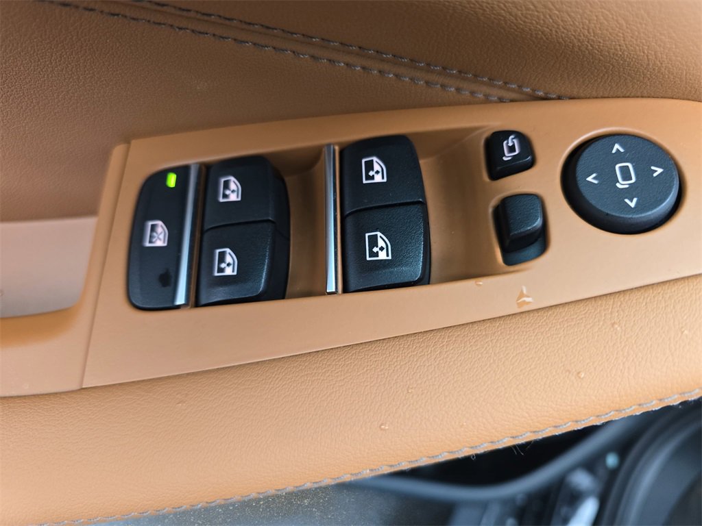 Used 2025 BMW X5 M60i w/ Climate Comfort Package image 32