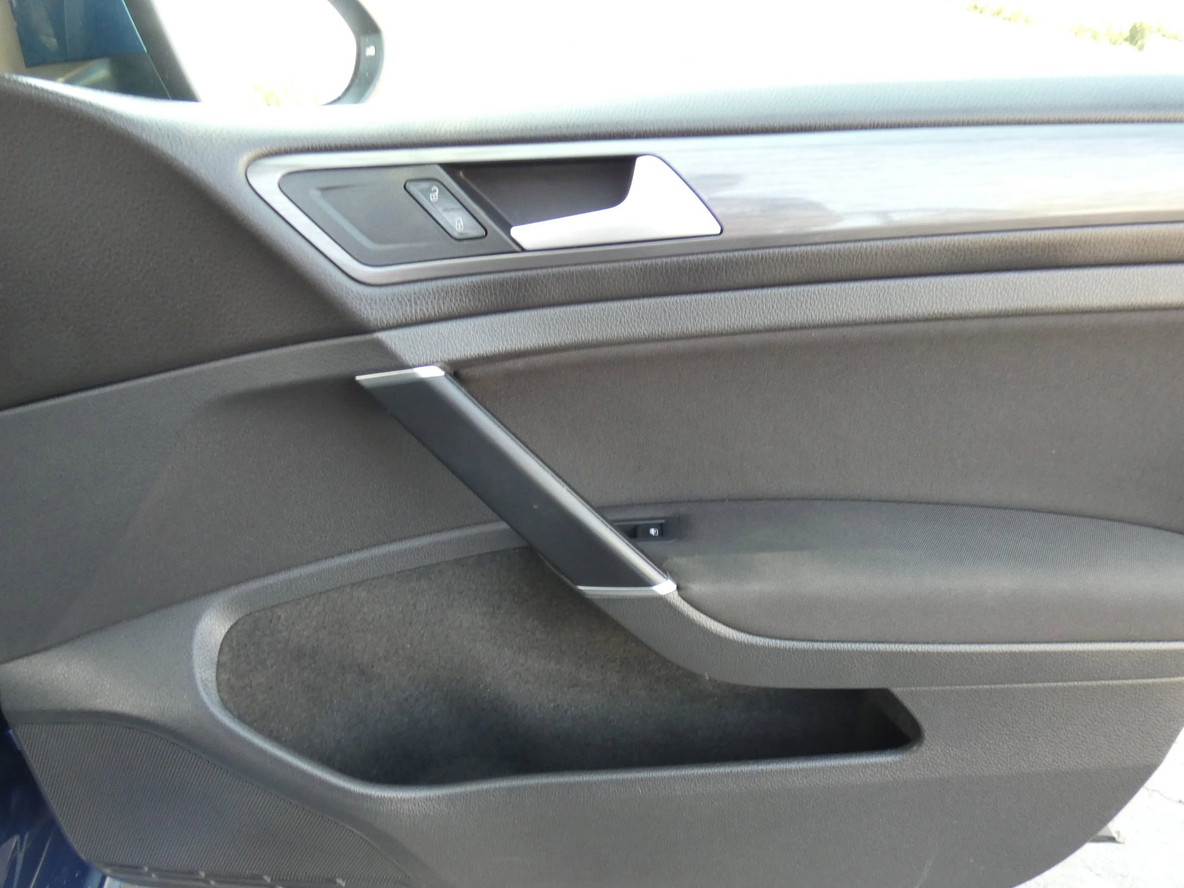 Used 2018 Volkswagen Golf S image 36