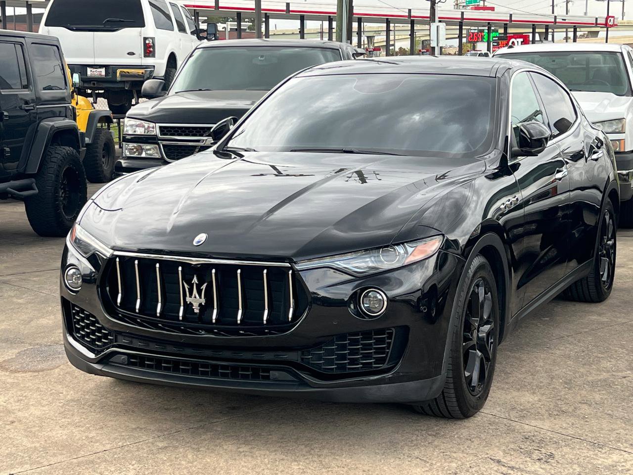 Used 2018 Maserati Levante AWD/4WD image 39