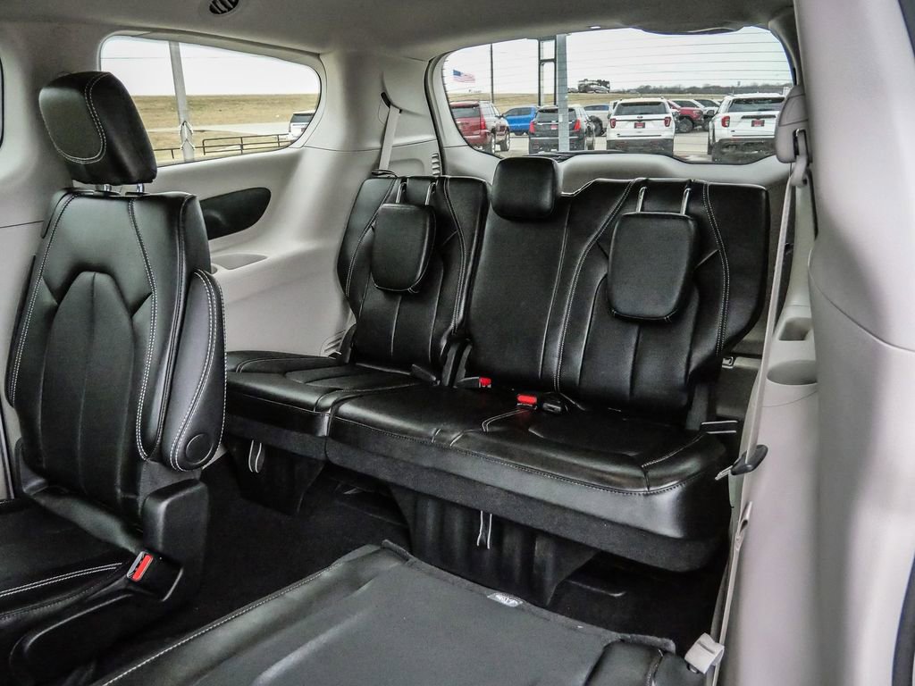 Used 2024 Chrysler Pacifica Touring-L image 20