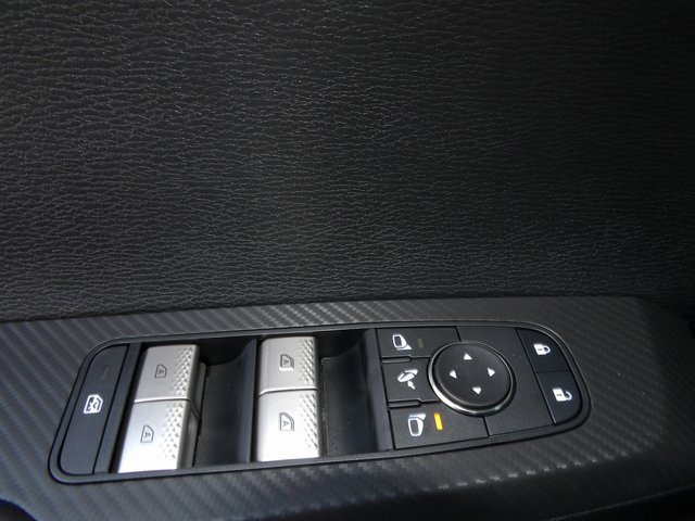 New 2025 Mitsubishi Outlander SE image 18