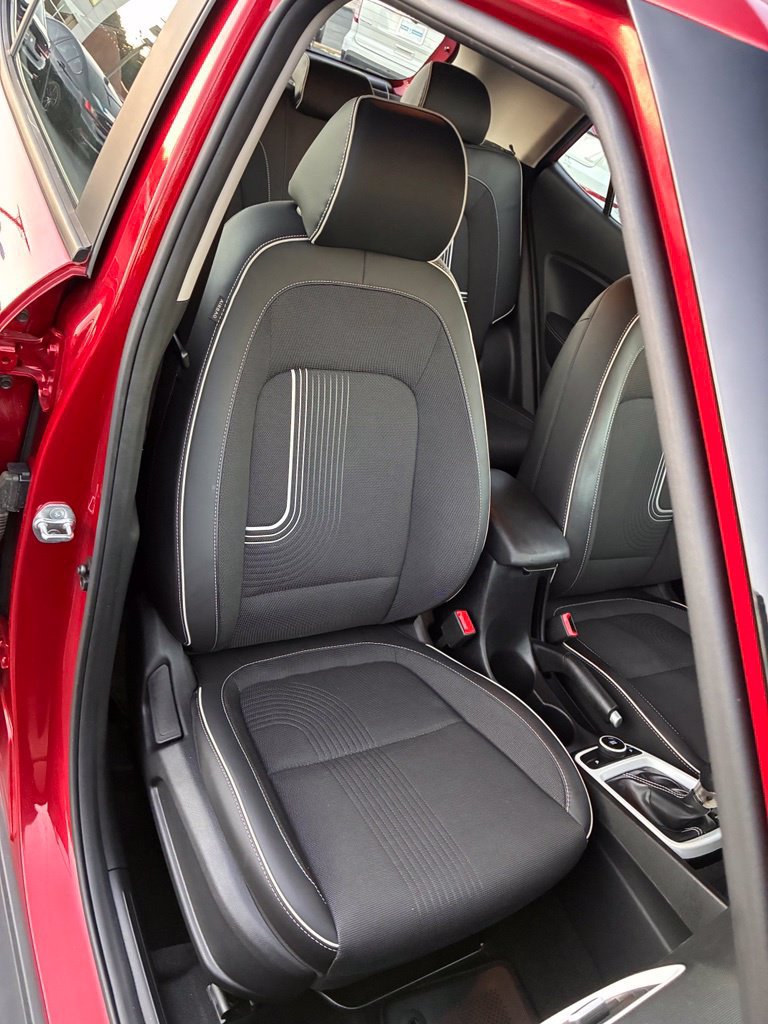 Certified 2024 Hyundai Venue Limited FWD image 18