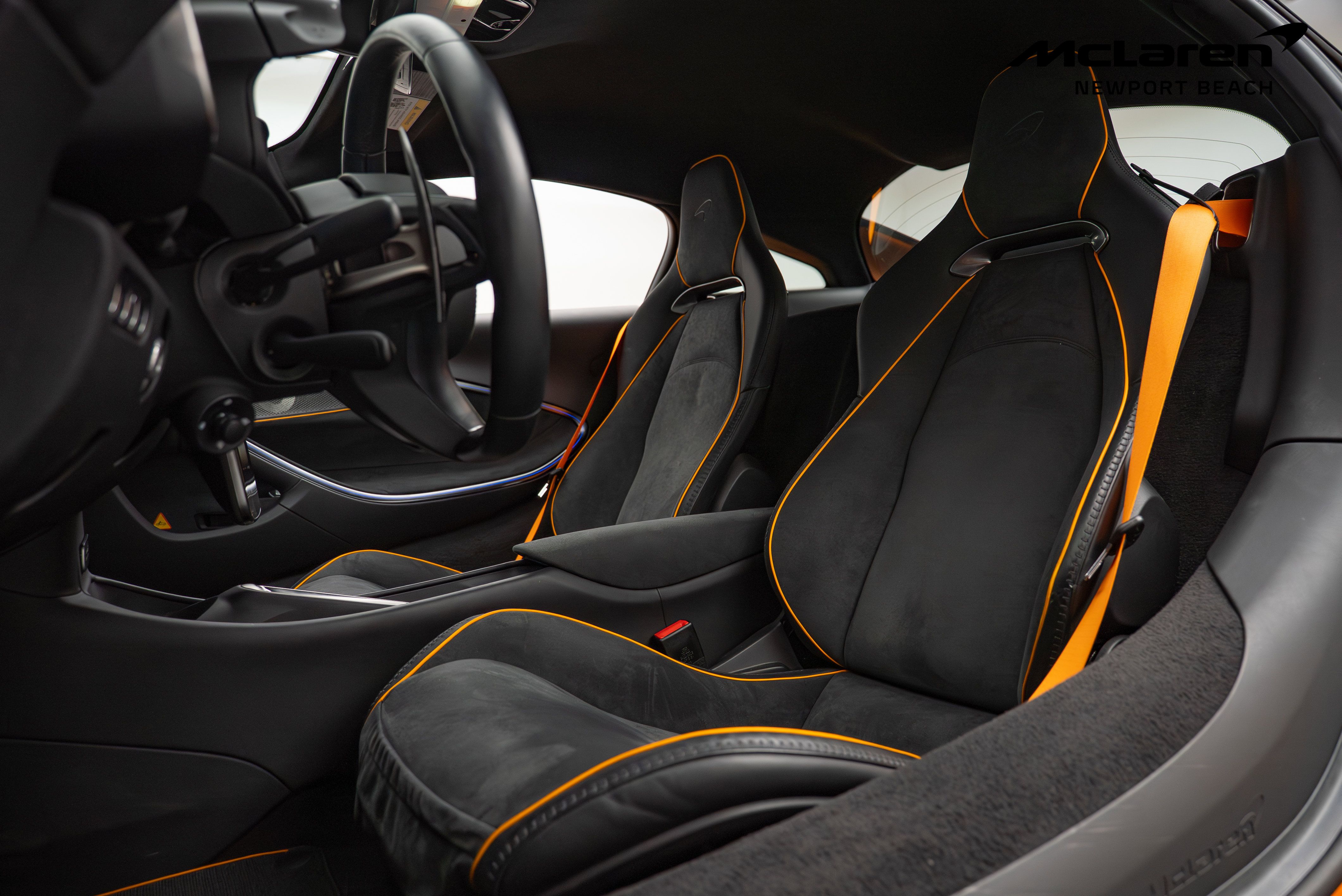 Used 2023 McLaren Artura image 21