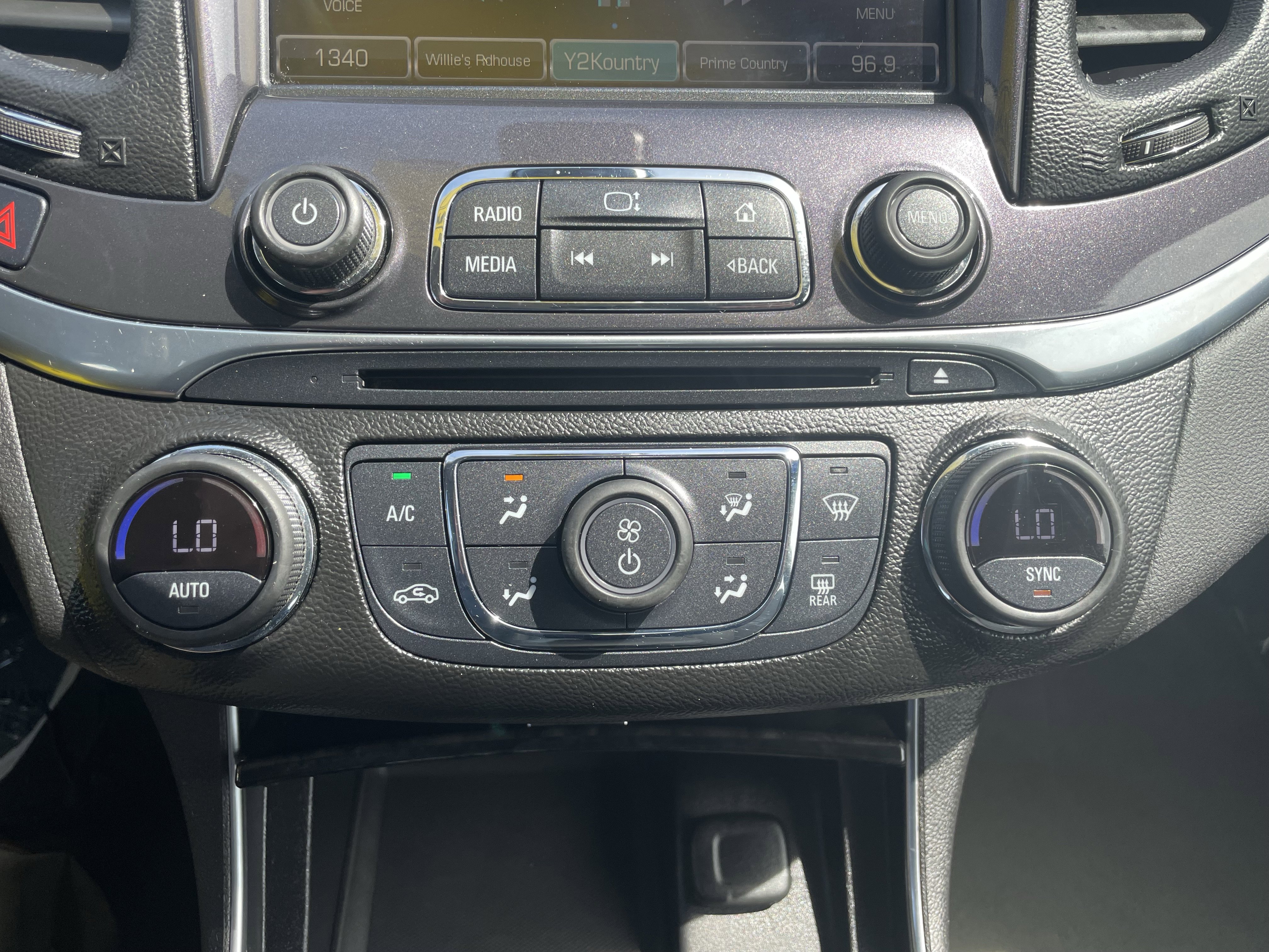 Used 2015 Chevrolet Impala LT w/ Convenience Package FWD image 22