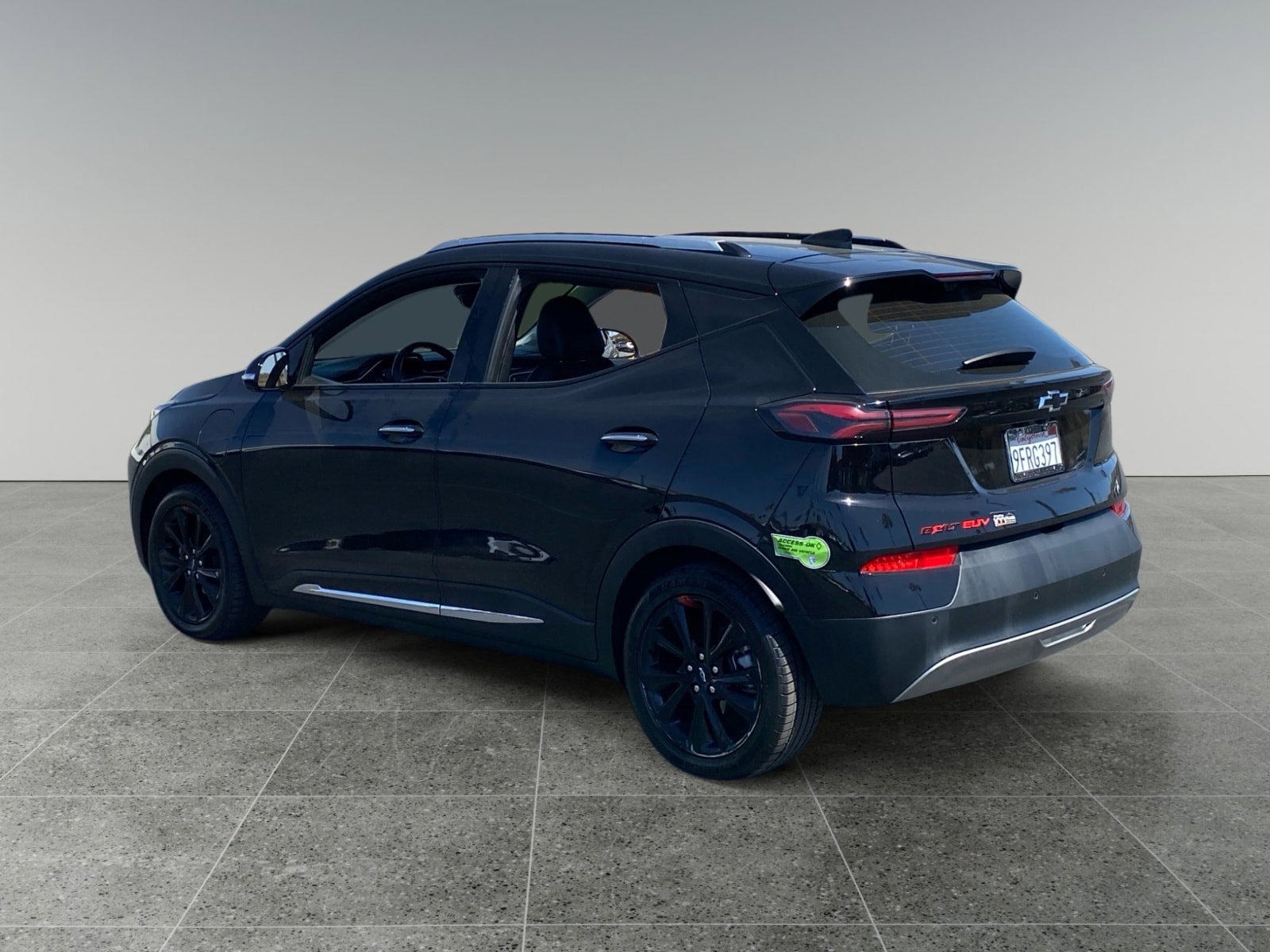Used 2023 Chevrolet Bolt EUV Premier w/ Sun & Sound Package FWD image 3