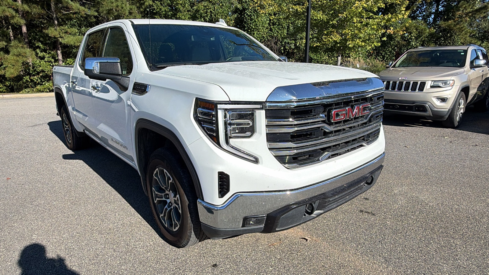 Used 2025 GMC Sierra 1500 SLT AWD/4WD image 5