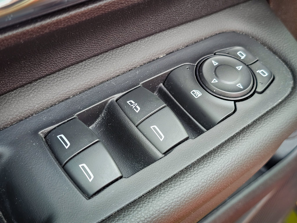 Used 2023 GMC Terrain SLE w/ Driver Convenience Package AWD/4WD image 11