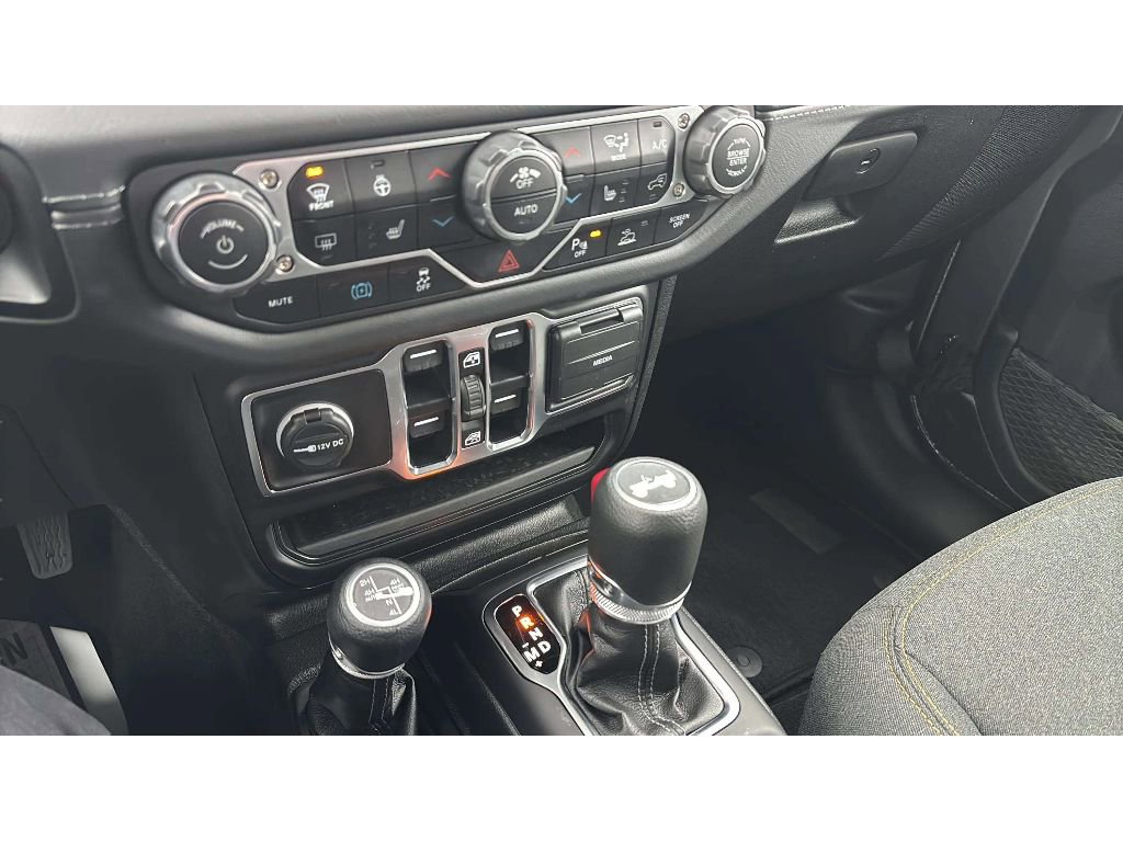 Used 2025 Jeep Wrangler Sahara w/ Safety Group image 23