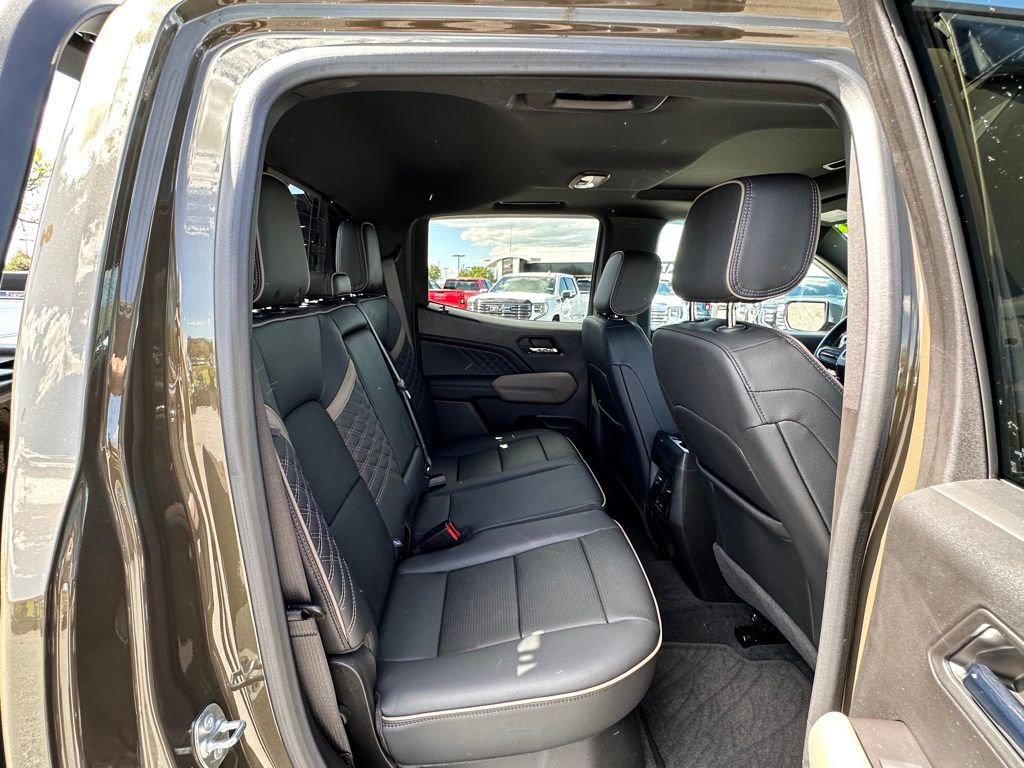 Used 2024 GMC Canyon Denali AWD/4WD image 17