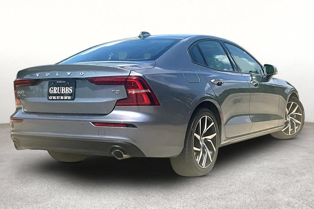 Used 2020 Volvo S60 T5 Momentum FWD image 2