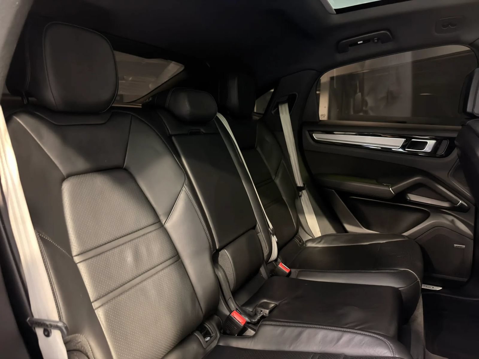 Used 2022 Porsche Cayenne S Platinum AWD/4WD image 27