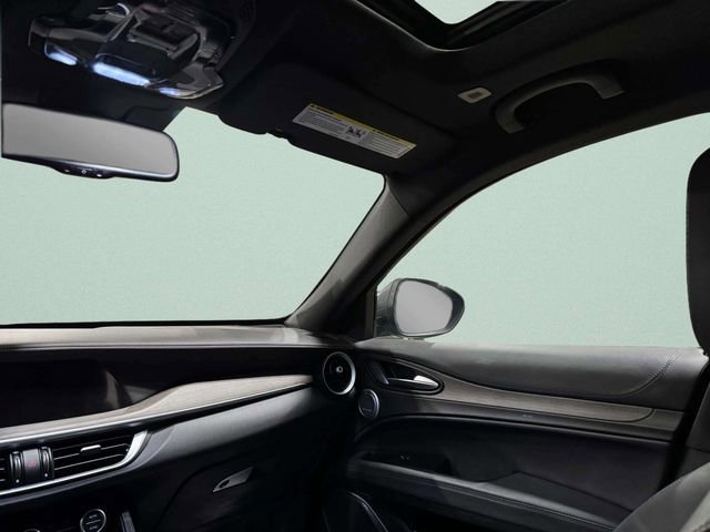 Used 2022 Alfa Romeo Stelvio Ti image 13