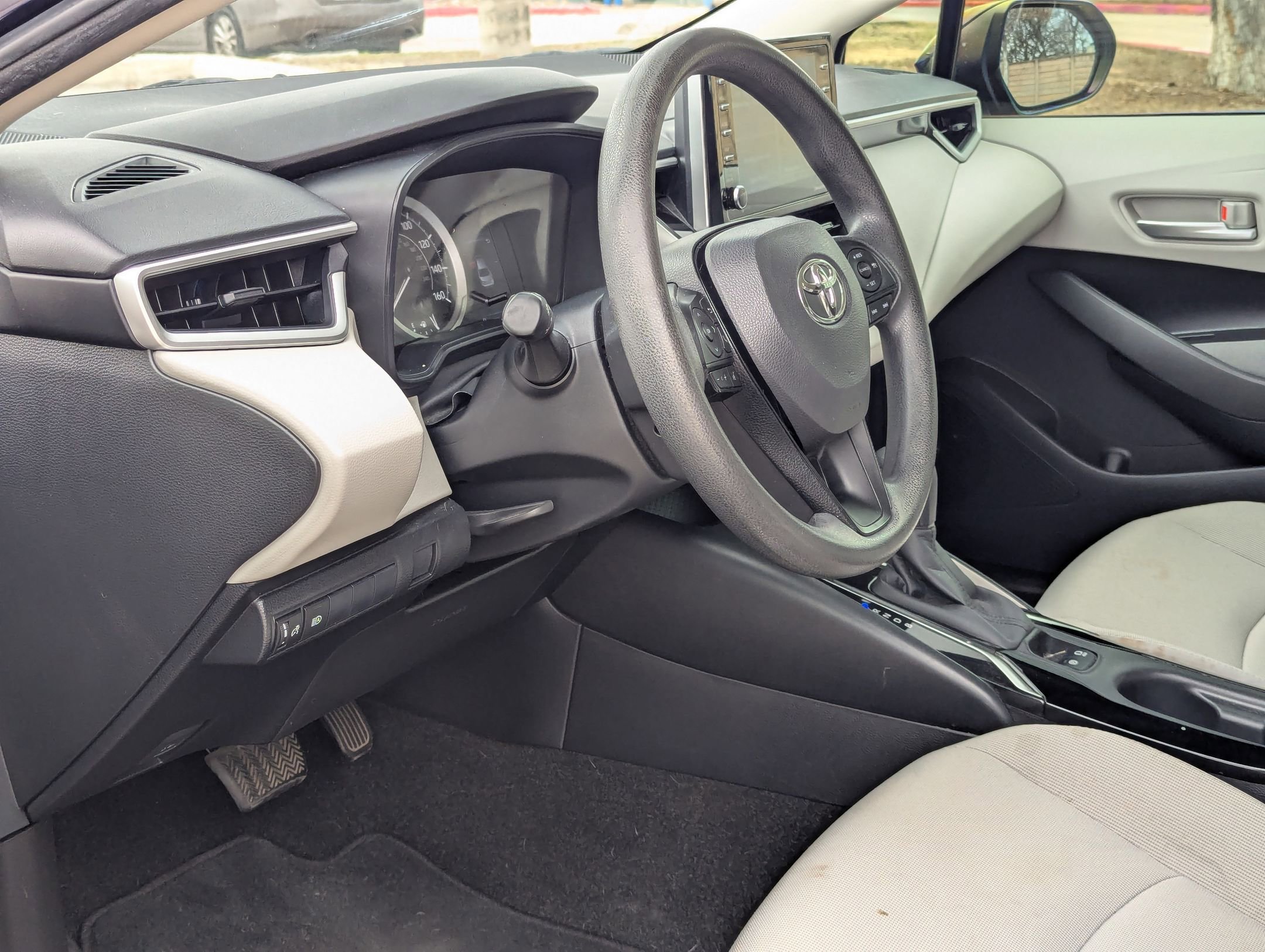 Used 2021 Toyota Corolla LE w/ Carpet Mat Package (TMS) image 13