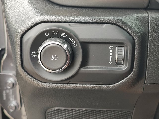 Used 2023 Jeep Wrangler Unlimited Sahara w/ Cold Weather Group AWD/4WD image 26