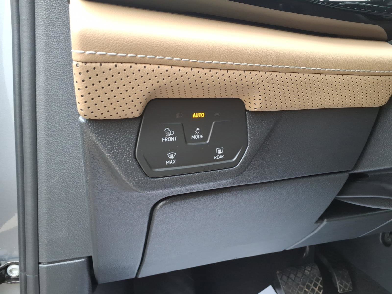 Used 2024 Volkswagen Atlas Cross Sport SE image 18