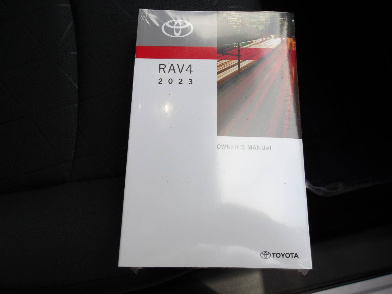 Used 2023 Toyota RAV4 XLE FWD image 28