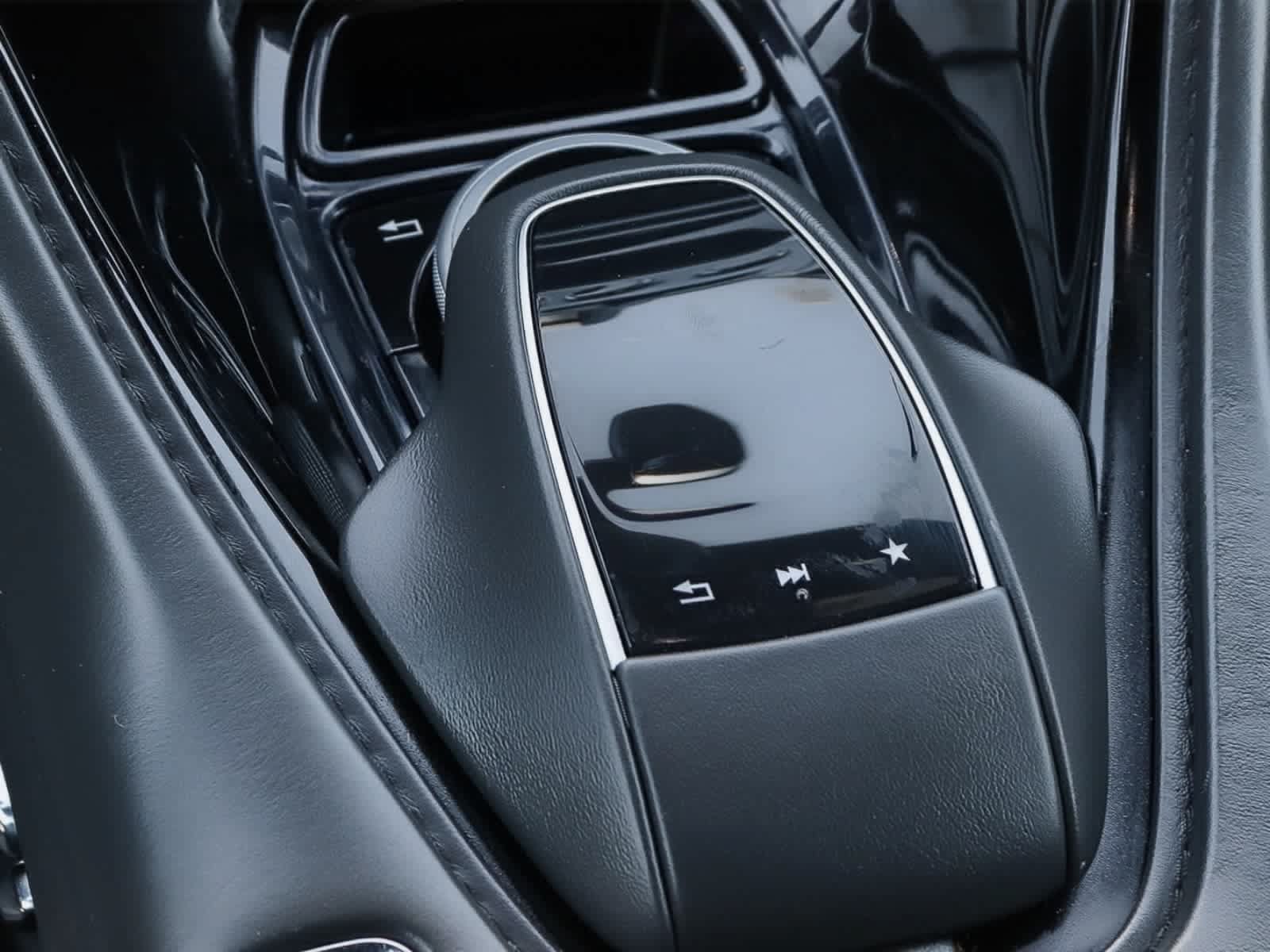 Used 2020 Aston Martin DB11 Coupe RWD image 23