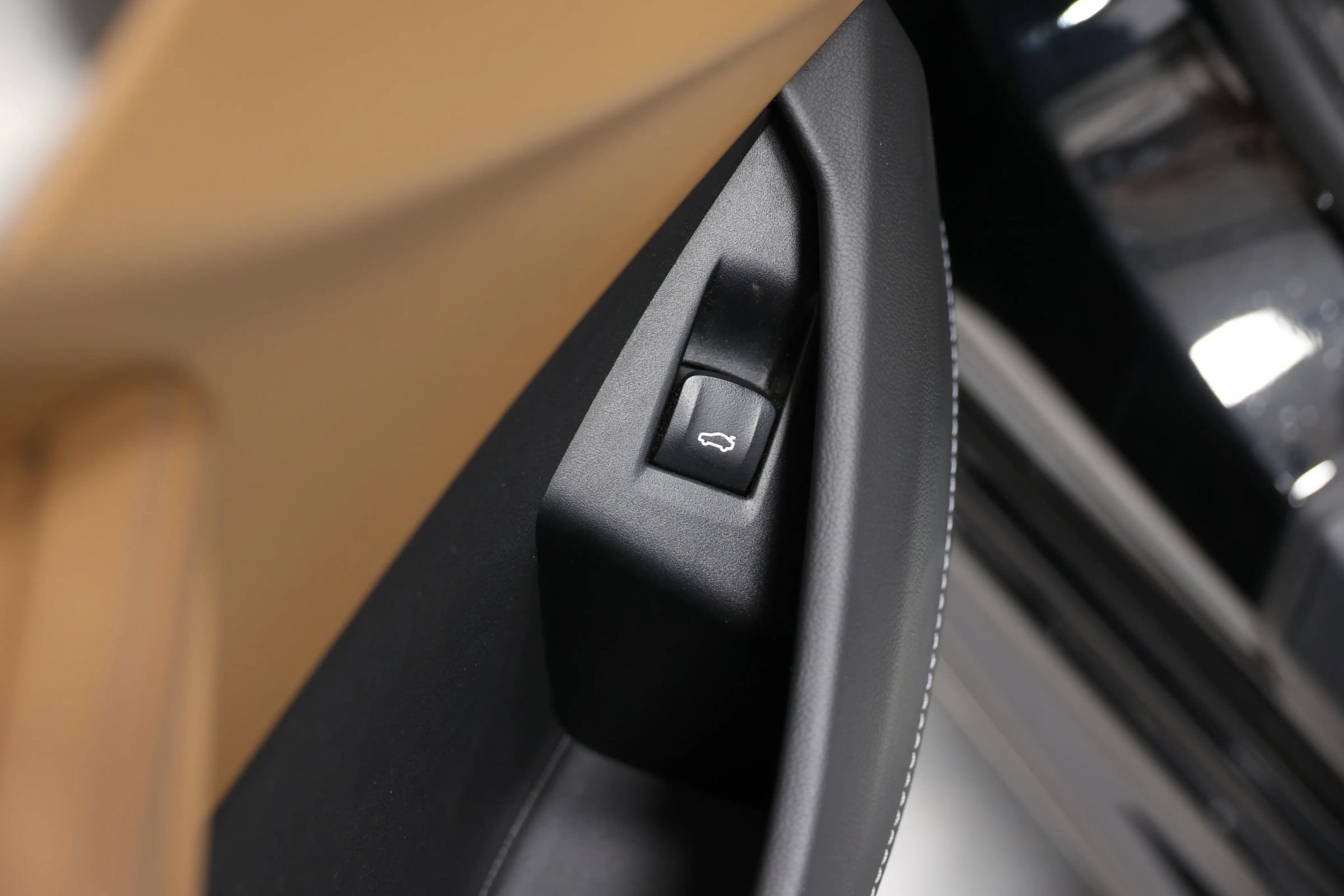 Used 2020 BMW M8 Convertible w/ Driving Assistance Package AWD/4WD image 13